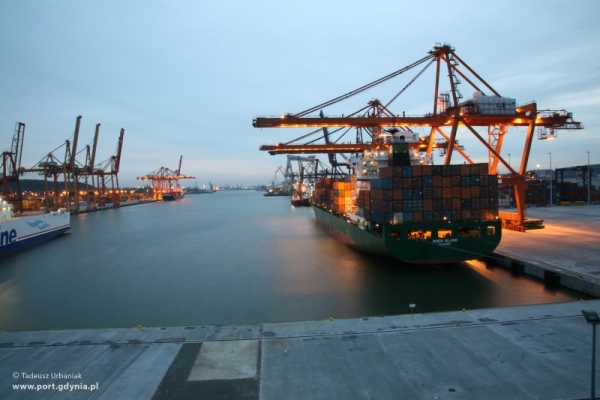 Pierwszy statek przy nowym Nabrzeżu Bułgarskim